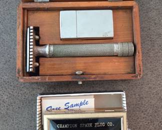 Antique Gillette razor with unopened blades