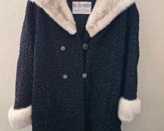 Curly lamb jacket with fur collar and cuffs