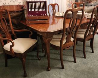 Beautiful solid wood dining room table, 2 armchairs, 4 regular chairs, and two enormous leaves, plus padded topper