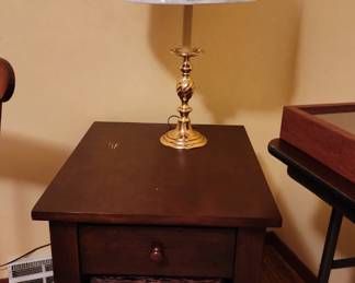 Sidetable with accent lamp