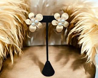 Flower Petal Earrings With Pearls Rhinestones