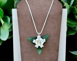 Glass Flower Pendant Necklace