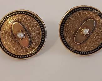 18K Gold Victorian Era Screw Back Earrings w/ 2mm pearl on each earring.