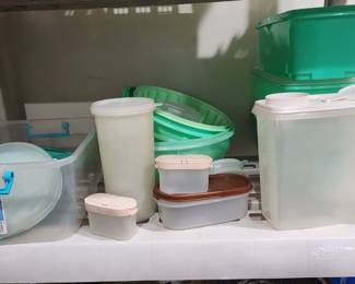 Yet more vintage and modern Tupperware items