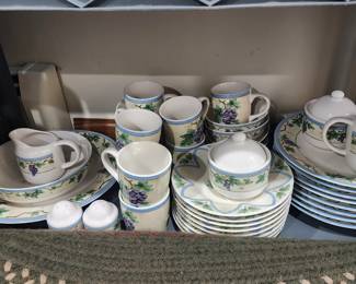 Pfaltzgraff dish set "Merlot Grape"
