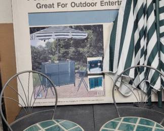 Patio Bar With 2 Stools Umbrella