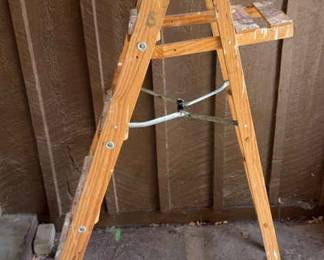 4 Foot Wood Step Ladder
