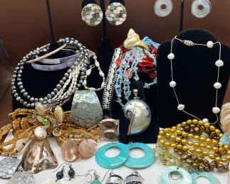Fashionable Pearls Shells
