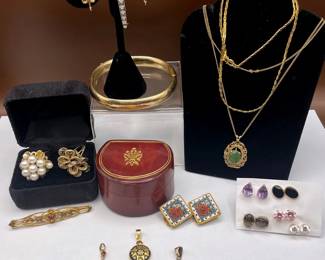 Finer Jewelry Wears In Gold