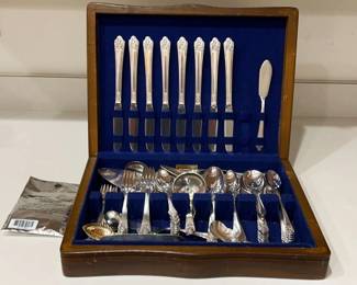 Rogers DeLuxe Silver Plate Utensil Set More in Wooden Box