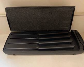 The Pampered Chef Set of 4 Steak Knives with Sharpener on Case