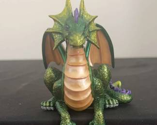 Dragon Able to Perch On Furniture Edges