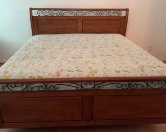 Kincade Furniture Kingsize Bed