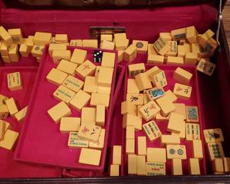 Vintage Mahjong Bakelite Set
