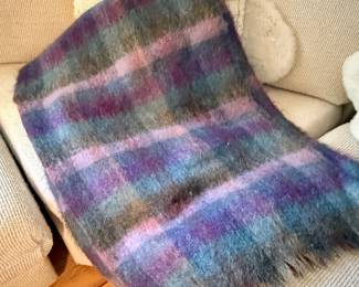 Quality Scarves / FENDI +