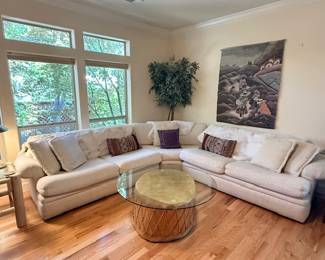 Large Sectional w/right end Sleeper
Nice Condition / White Fabric, No Stains