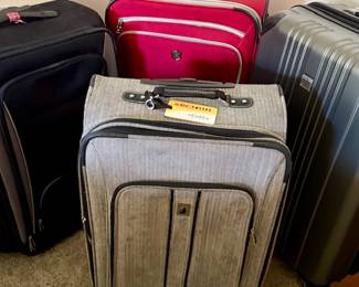 Quality Luggage / Soft & Hard Sides