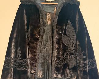 Authentic Victorian Ladie’s Cloak/Cape
Heavy w/detailed embellishments / front & back …Outer is exceptional considering age
The wear is in the silk liner, expected for age