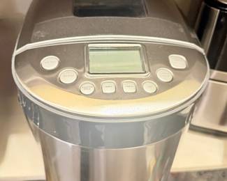 Switzerland Bread Maker / Pohl Schmitt