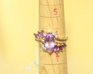 J14 - $140. Size 6. 10kt Gold Ring. Weighs 3.1 grams.