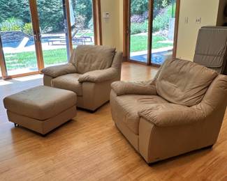 M22 - $400 3 Pcs. Italsofa arm chairs (2) and ottoman.
Chairs measure 46" w x 35"d x 32" tall. Ottoman measures 29" wide x 24" deep x 16" tall. Have been used but structurally good and sturdy with lots of comfy life left! No holes or rips in the leather. Looks much better in person!