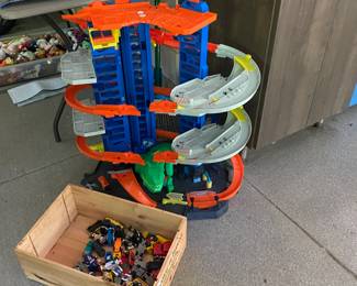 M94 - $35. Ultimate Garage for Matchbox Cars with Cars.