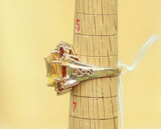 J2 - $250. Vintage THL 10kt Yellow Gold Citrine Solitaire Ring. Size 5.5. Weighs 5.2 grams.