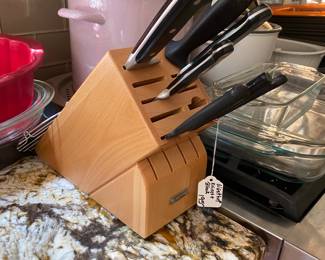 M104 - $195. Wusthof Knives & Block. 7 Pcs.