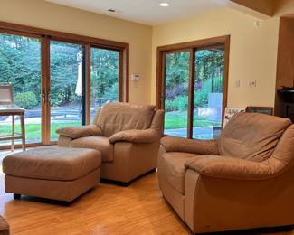 M22 - $400 3 Pcs. Italsofa arm chairs (2) and ottoman.
Chairs measure 46" w x 35"d x 32" tall. Ottoman measures 29" wide x 24" deep x 16" tall. Have been used but structurally good and sturdy with lots of comfy life left! No holes or rips in the leather. Looks much better in person!
