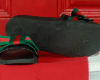 S3 - $140. Size 39. Gucci Pursuit Slides with Bowtie.