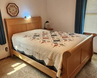 Regular size bed.  Has 2 matching dressers