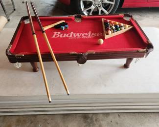 Table top pool table