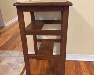 Combo vintage step
stool/end table