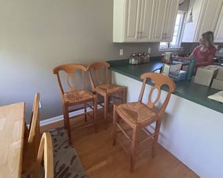3 bar stools