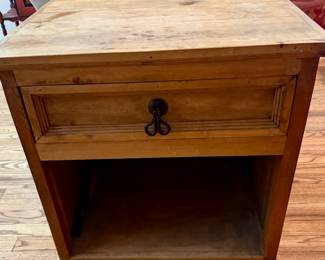 (2) matching rustic pine lamp/end tables