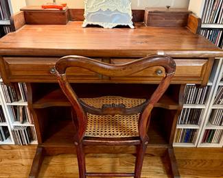 Small desk 
There are (2) cane chairs / small