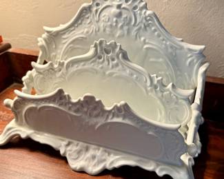 Desk organizer 