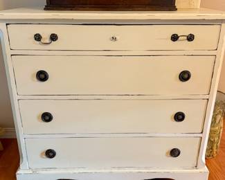 Small white Chest