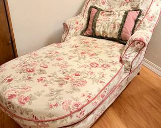 Shabby Slipcovered lounge Chair
