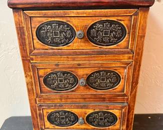 Small table top chest
