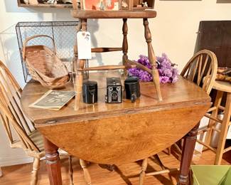 Vintage Drop Sides Table w/ (4) vintage Chairs