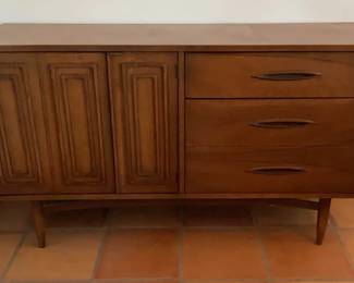 001 Broyhill Buffet