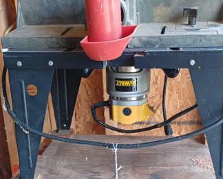 Dewalt router and table