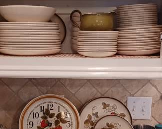 Poppytrail set of dishes (service for 8) plus lots of extras and serving pieces
