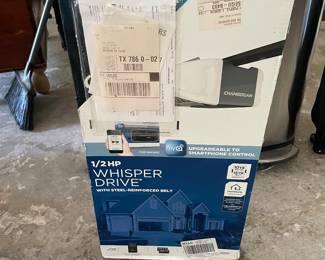 NEW in BOX Garage Door Opener
Chamberlain from Lowes 