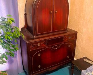 Bonnett top dresser with bed and vanity to match!!!!