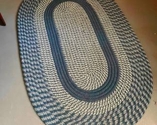 Many knotted rugs in this sale!
