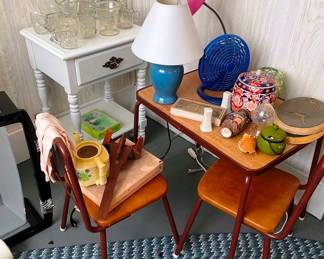 vintage kids table with chairs!