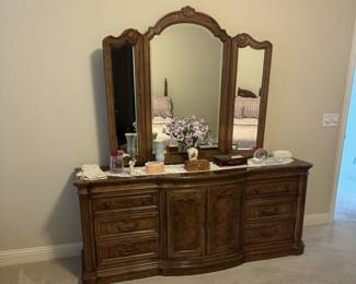 Dresser/Mirror Set