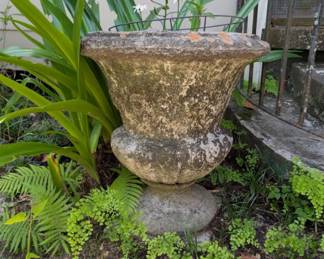 Concrete pedestal planters